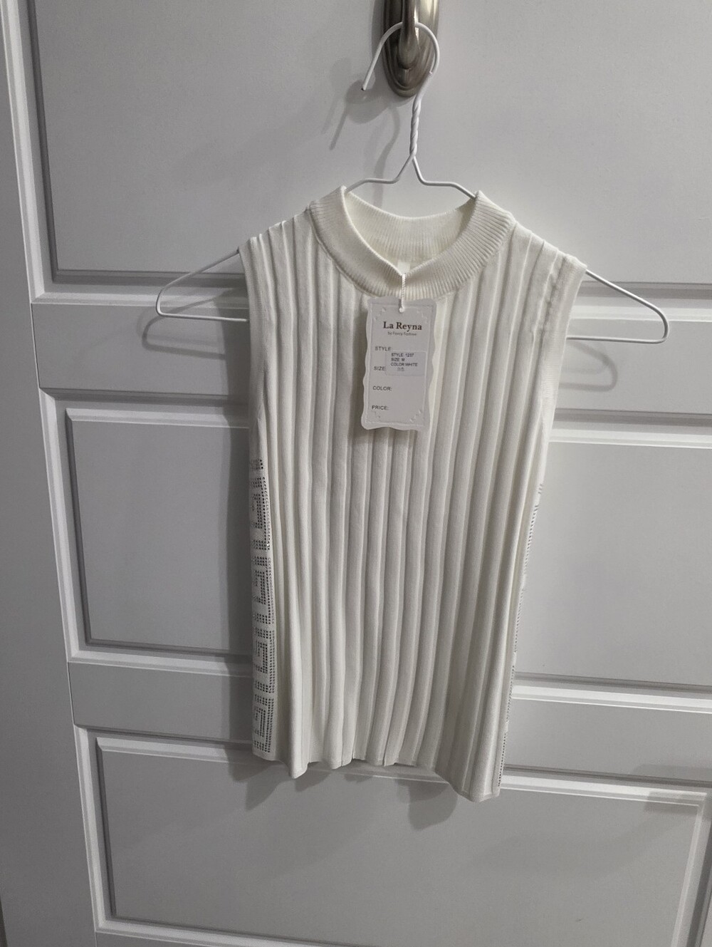 La Reyna Cream Ribbed Sleeveless Top
